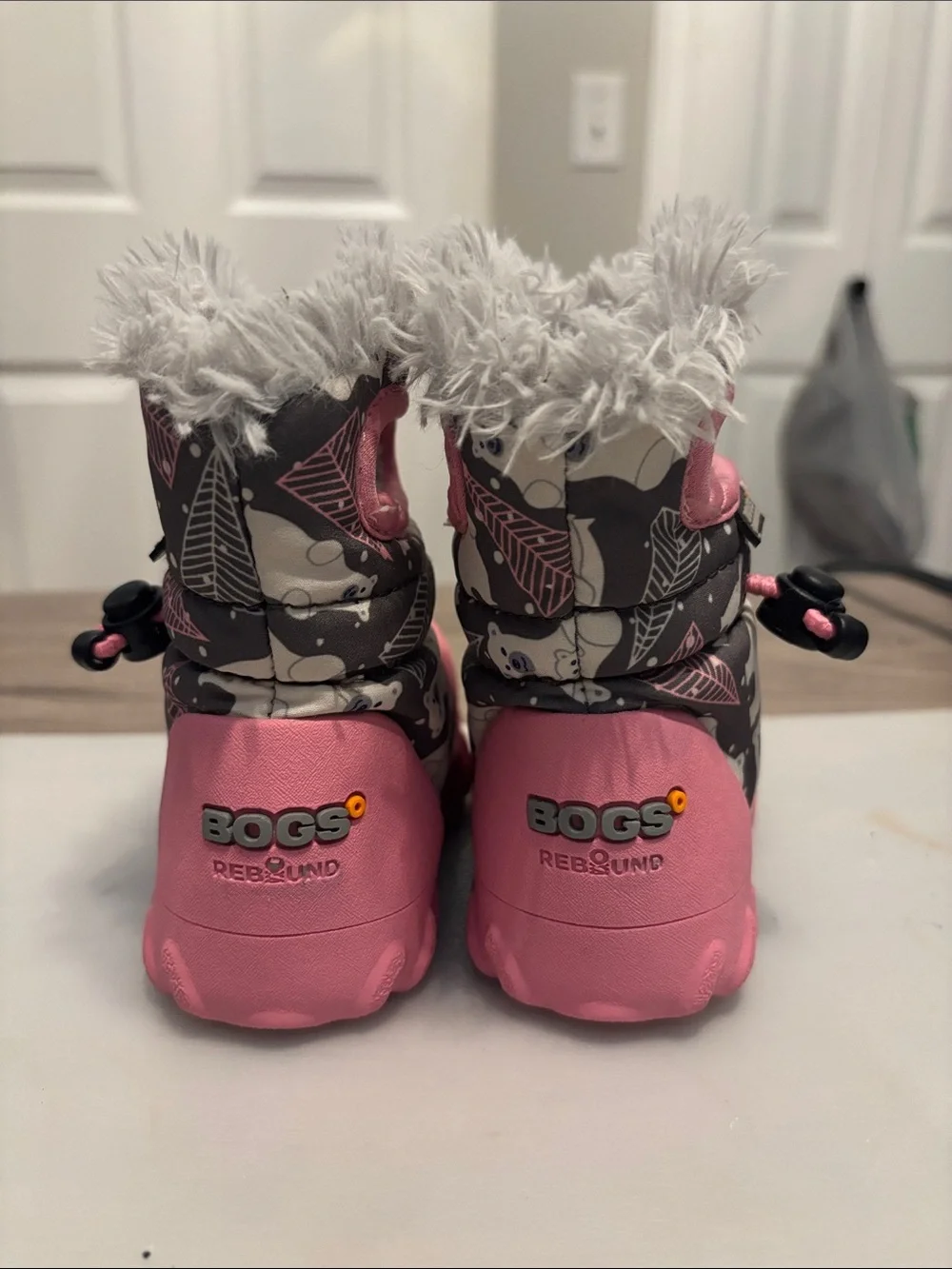 Bogs Pink-Trim Girls Winter Snow Boots with Polar Bear Print size 4
